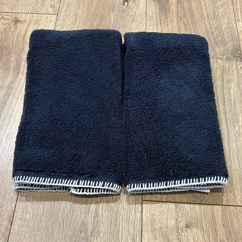 NWOT Threshold 2 pack hand towels